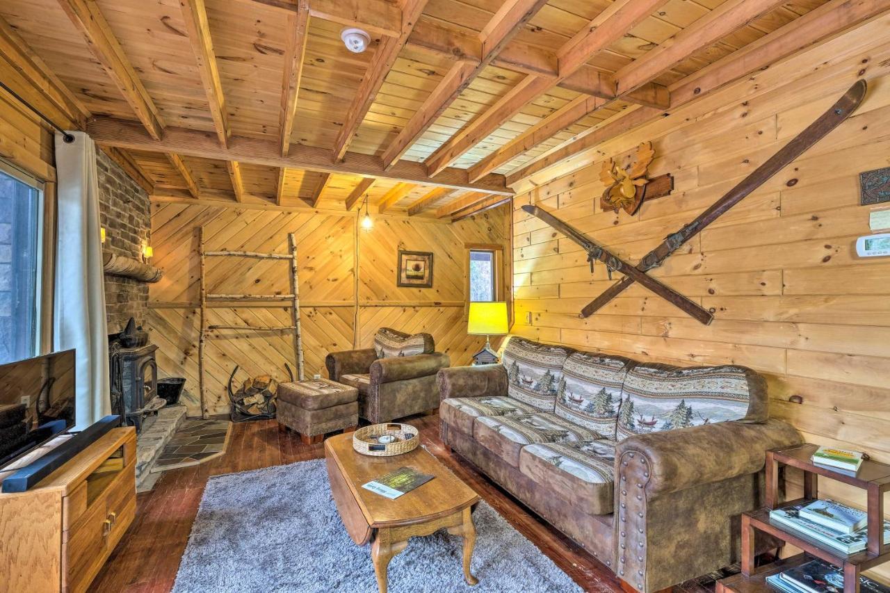 Secluded Johnsburg Retreat With Hot Tub And Fire Pit Villa Екстериор снимка