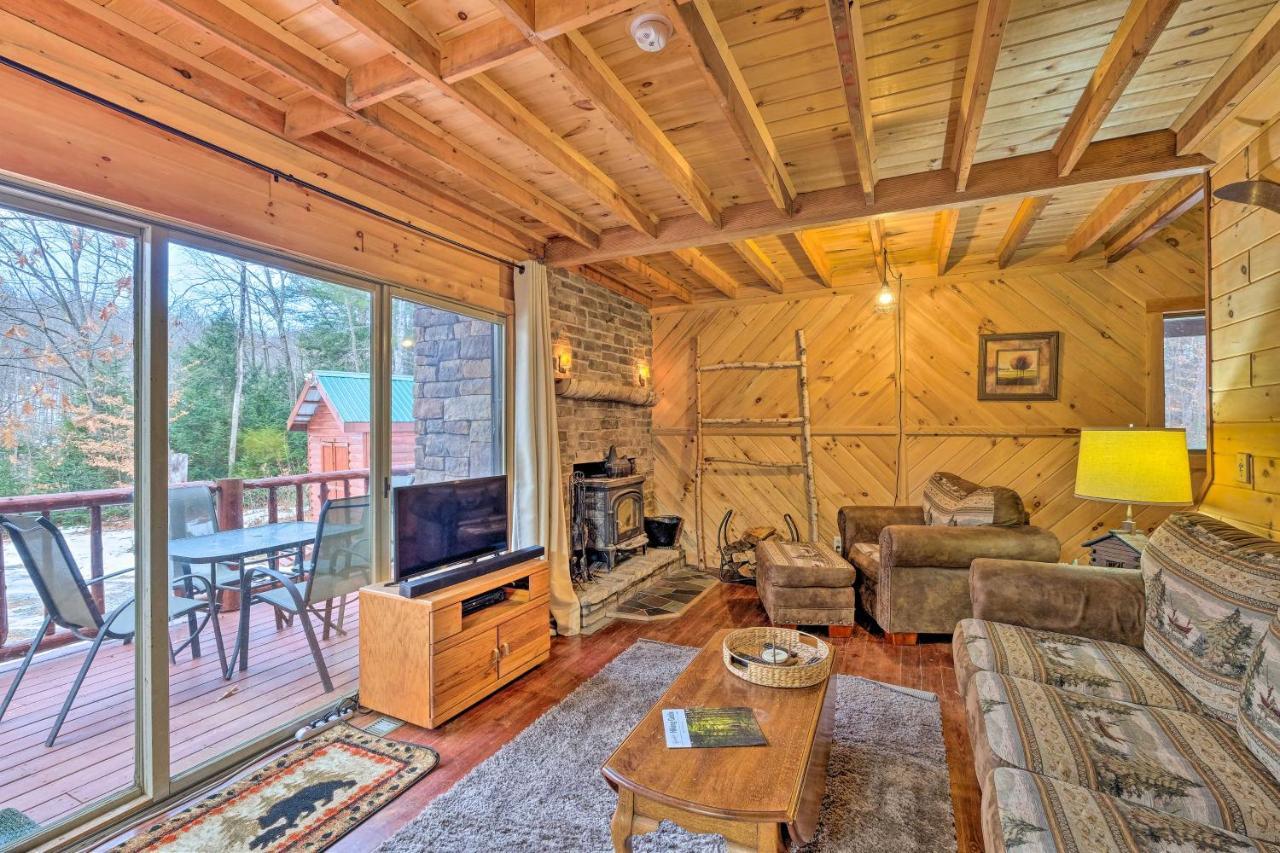 Secluded Johnsburg Retreat With Hot Tub And Fire Pit Villa Екстериор снимка