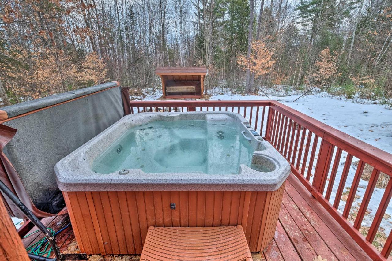 Secluded Johnsburg Retreat With Hot Tub And Fire Pit Villa Екстериор снимка