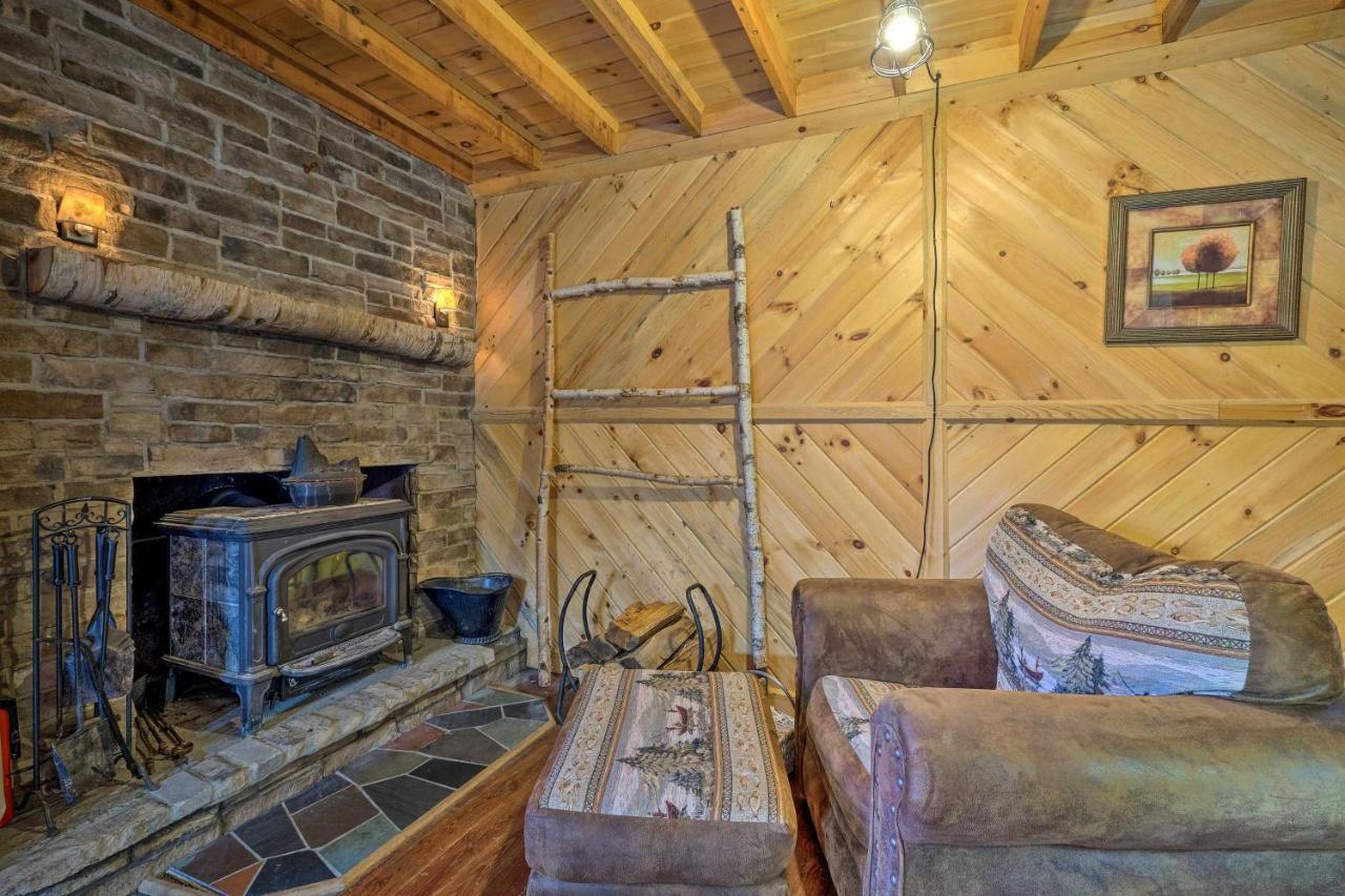 Secluded Johnsburg Retreat With Hot Tub And Fire Pit Villa Екстериор снимка