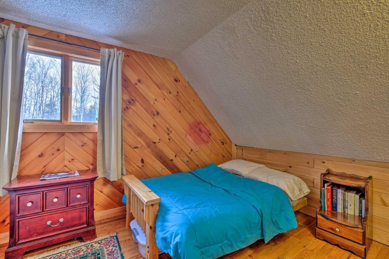 Secluded Johnsburg Retreat With Hot Tub And Fire Pit Villa Екстериор снимка