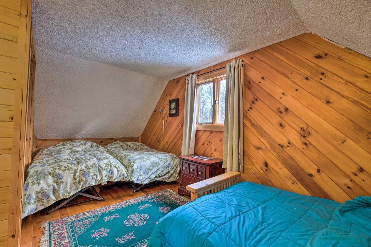 Secluded Johnsburg Retreat With Hot Tub And Fire Pit Villa Екстериор снимка