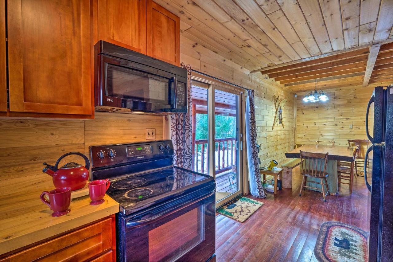 Secluded Johnsburg Retreat With Hot Tub And Fire Pit Villa Екстериор снимка