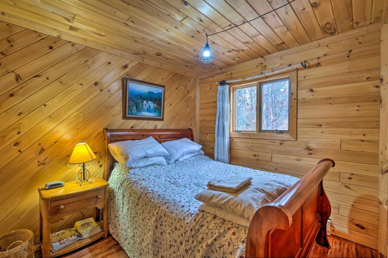 Secluded Johnsburg Retreat With Hot Tub And Fire Pit Villa Екстериор снимка