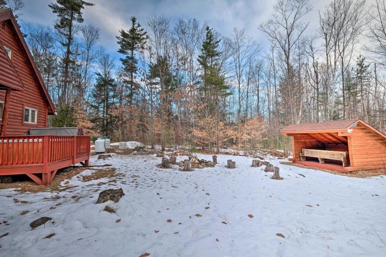 Secluded Johnsburg Retreat With Hot Tub And Fire Pit Villa Екстериор снимка