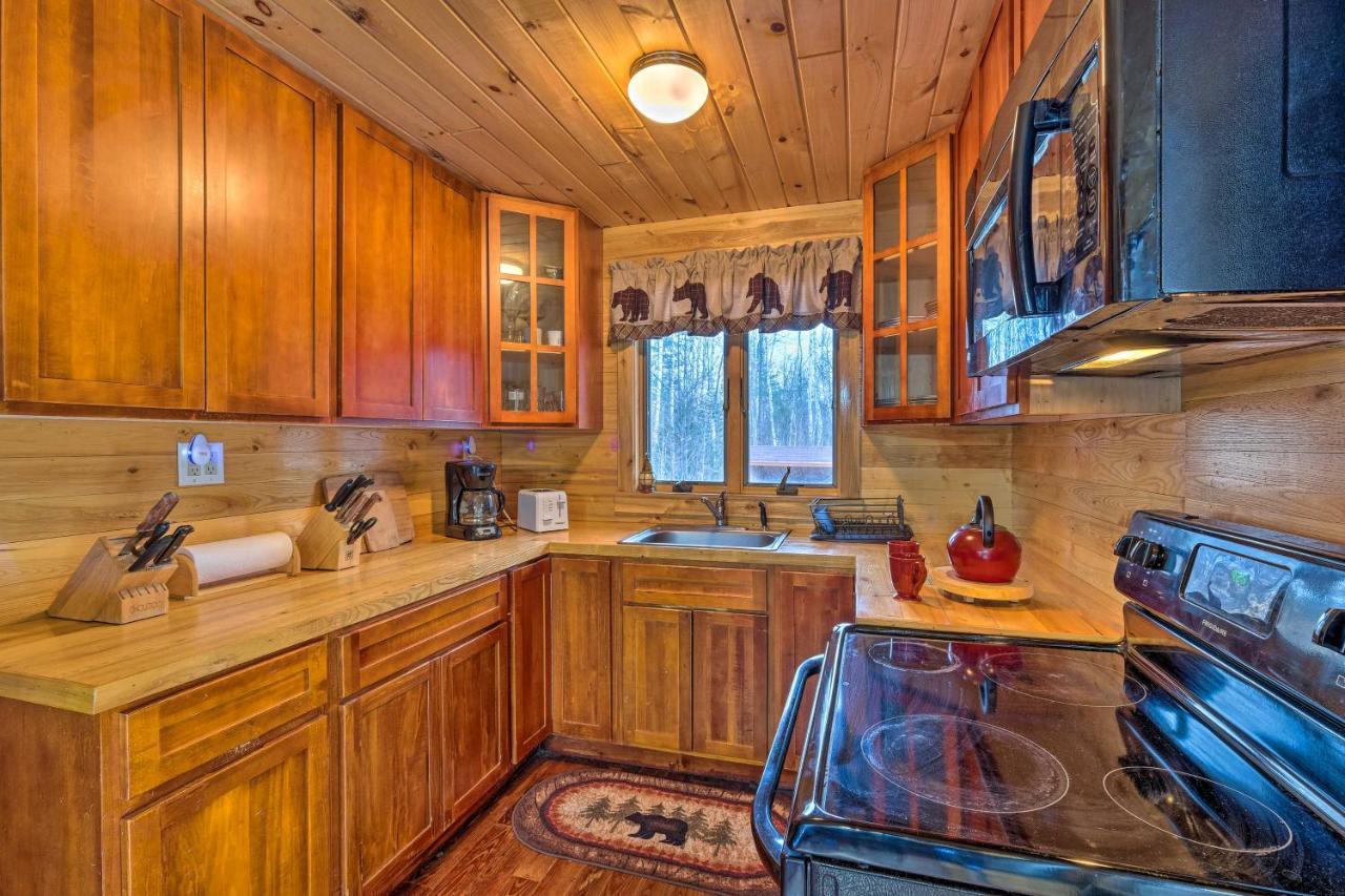 Secluded Johnsburg Retreat With Hot Tub And Fire Pit Villa Екстериор снимка